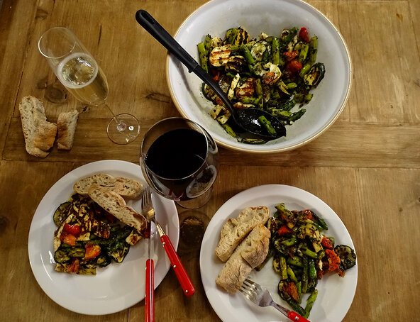 Halloumi, asparagus and courgette salad